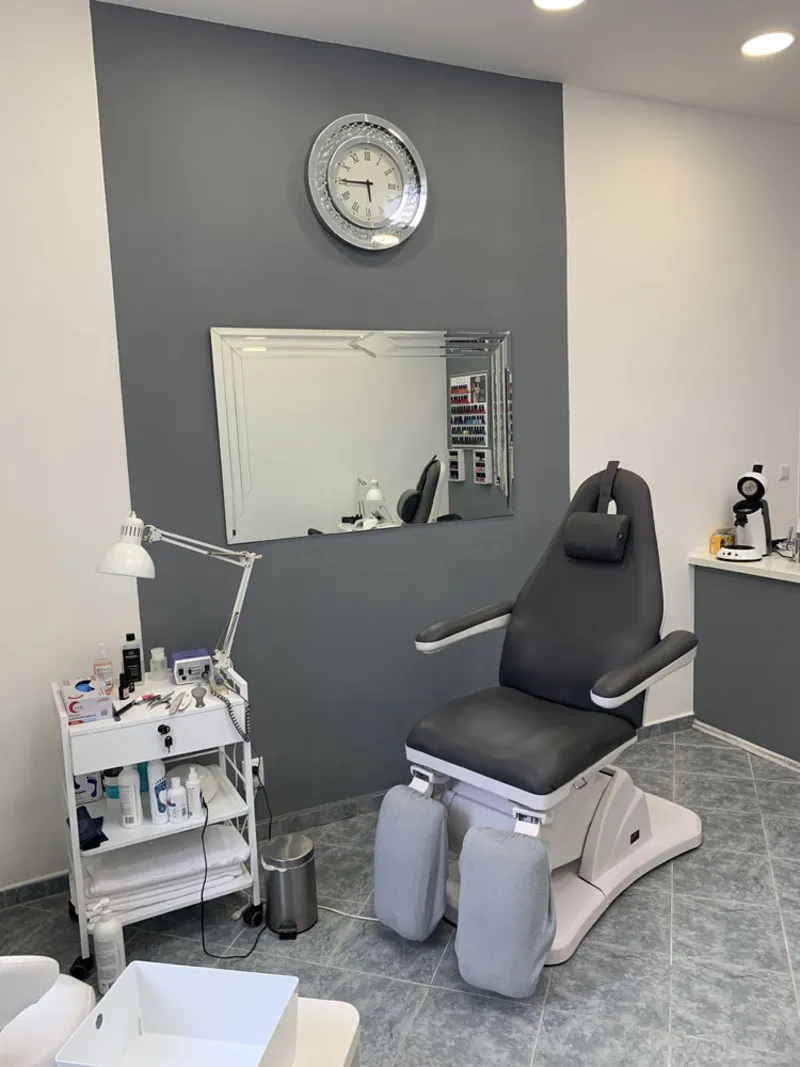 Manikúra s lakem CND Shellac – ukázka z fotogalerie salonu
