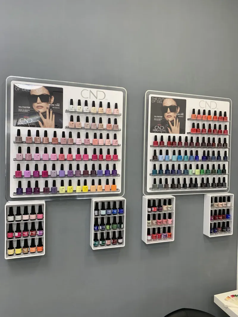Upravené ruce po manikúře – fotografie ze salonu